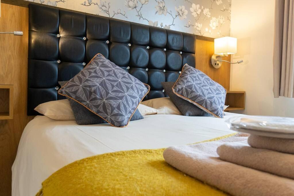 1 Regent Square, - For A Perfect Break *